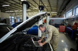 Сколько и какой персонал нужен для открытия автосервиса